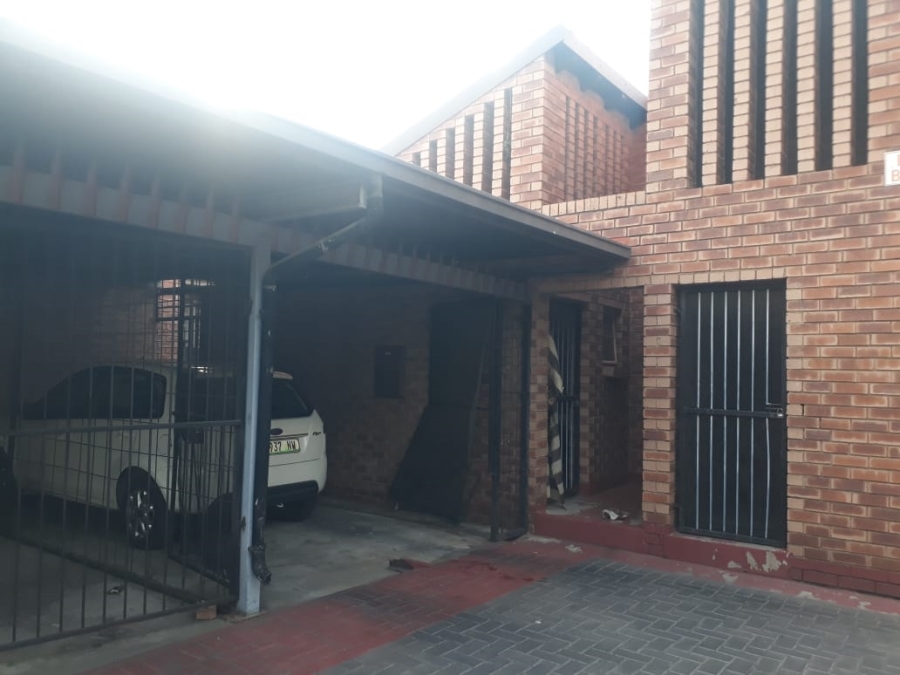 2 Bedroom Property for Sale in Rustenburg Central North West